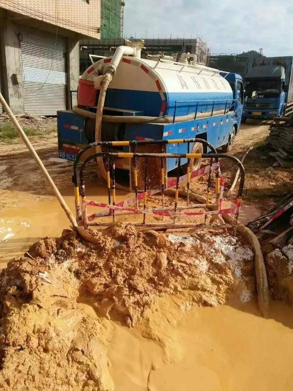 金银川路街道工地淤泥清淤