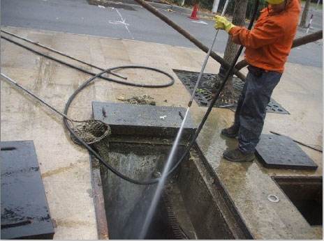 金银川路街道池底污泥如何清理