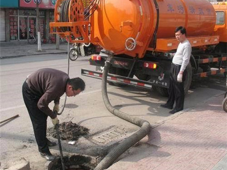 金银川路街道清掏化粪池，健康生活从这里开始